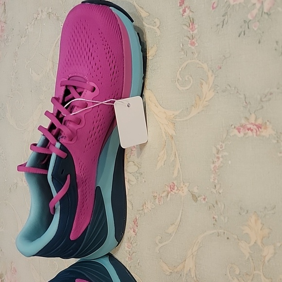 Women's TOPO Ultrafly 4 Athletic Tennis Shoes - Picture 7 of 15
